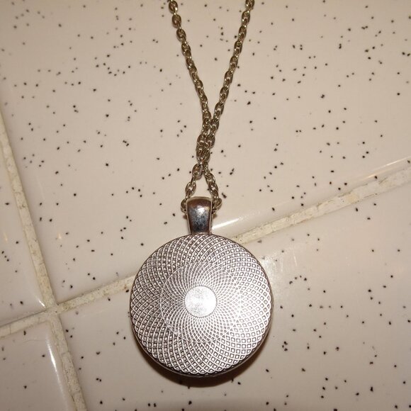 Vintage Honey Bee & Hive Necklace Pendant nature lover boho hippie retro chain - Picture 11 of 14